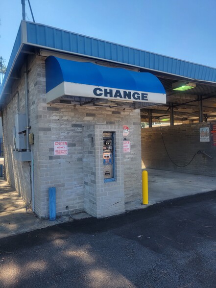 More Photos Of 1006 1st St E, Humble Carwash For Sale