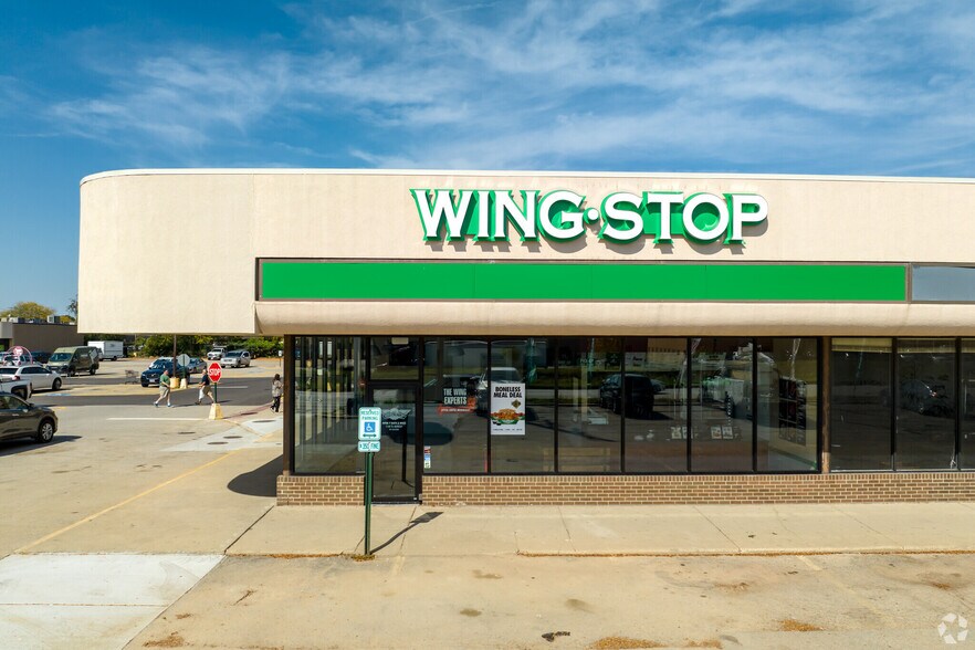 More Photos Of 2-80 Tyler Creek Plz, Elgin Unknown For Lease