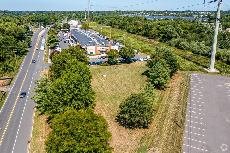 More Photos Of 337 Applegarth Rd, Monroe Township Unknown For Lease