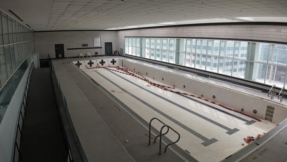 More Photos Of 227 Courtland St NE, Atlanta Parking Garage For Lease