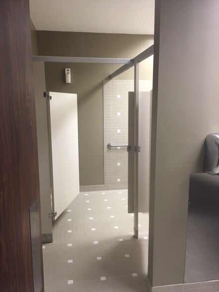 More Photos Of 16000 Barkers Point Ln, Houston Office For Lease