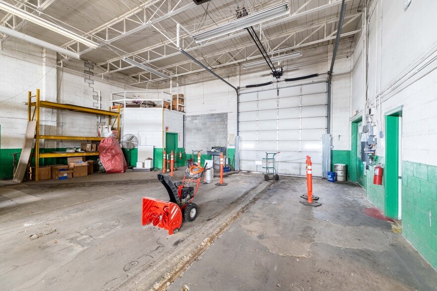 More Photos Of 2025 Eureka Rd, Wyandotte Flex For Sale