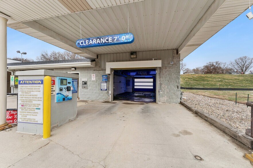 More Photos Of 630 W Elkhorn St, Arlington Freestanding For Sale