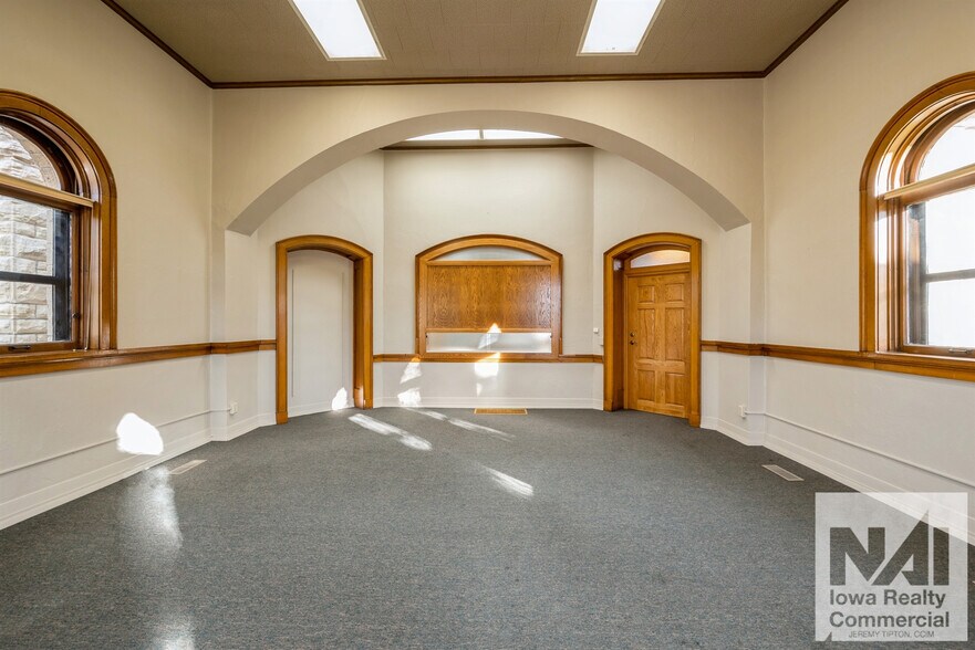 More Photos Of 100 E 1st St, Anamosa Specialty For Sale