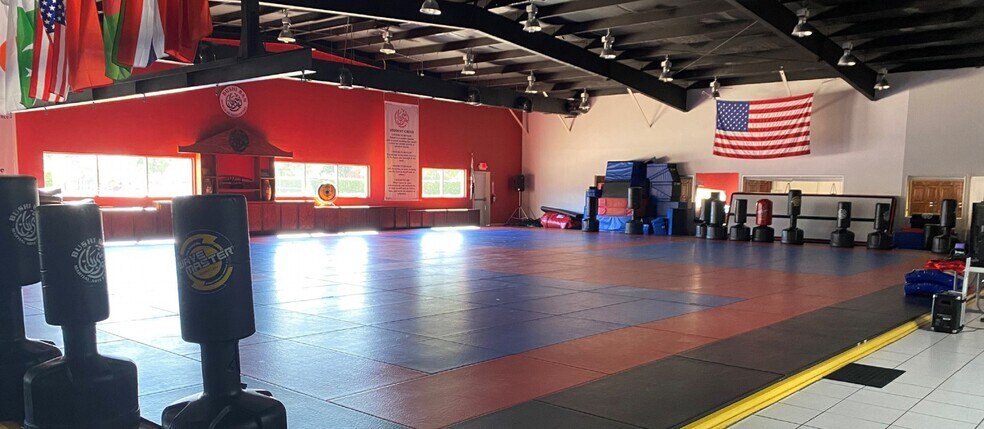 More Photos Of 7770 Spencer Hwy, Pasadena Light Distribution For Sale