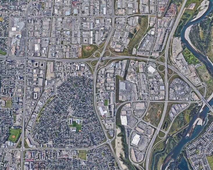 More Photos Of 6923 Farrell Rd SE, Calgary Showroom For Lease