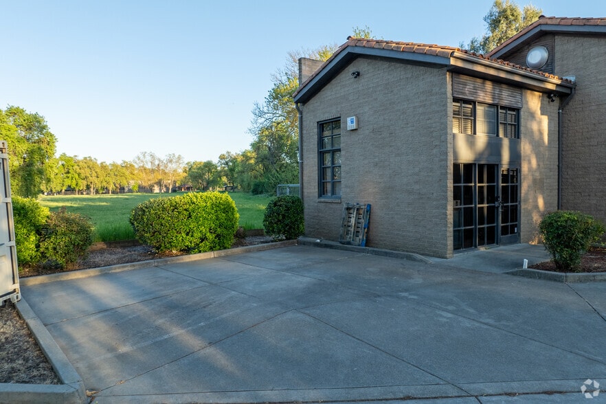 More Photos Of 1100 W Chiles Rd, Davis Light Manufacturing For Sale