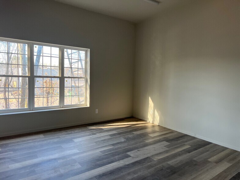 More Photos Of 542 SW Milam Ave, Atlanta Warehouse For Lease