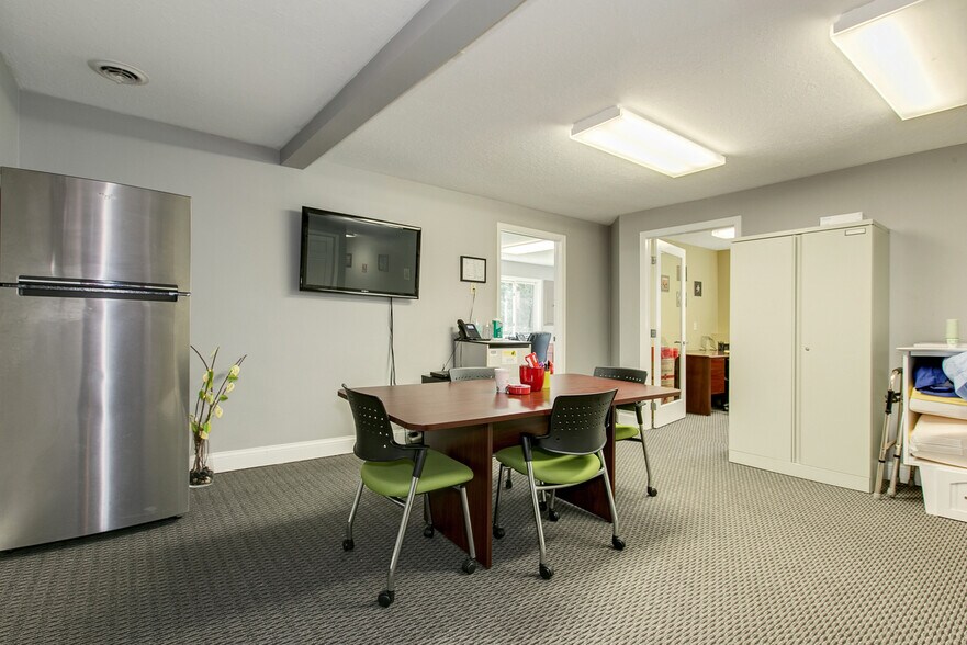 More Photos Of 5810 Blackshire Path, Inver Grove Heights Office Residential For Lease