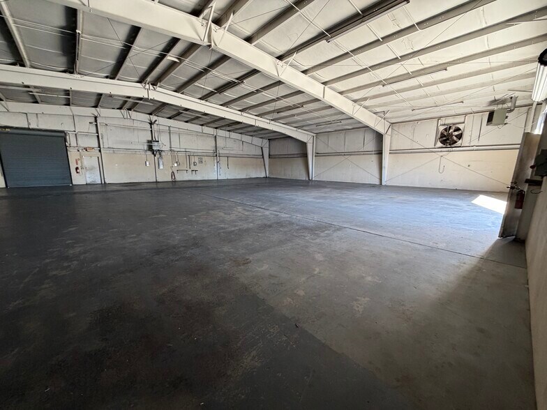 More Photos Of 1913 US 41 Hwy SW, Calhoun Flex For Lease