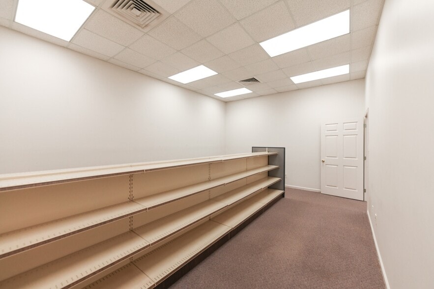More Photos Of 409 Chicago Dr, Fayetteville Flex For Lease