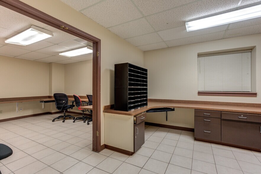 More Photos Of 3802-3806 Interstate 27, Lubbock Office For Sale