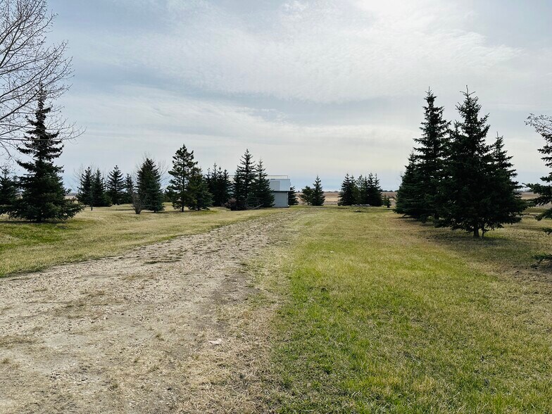 More Photos Of 723079 Range Road 63, Clairmont Warehouse For Lease