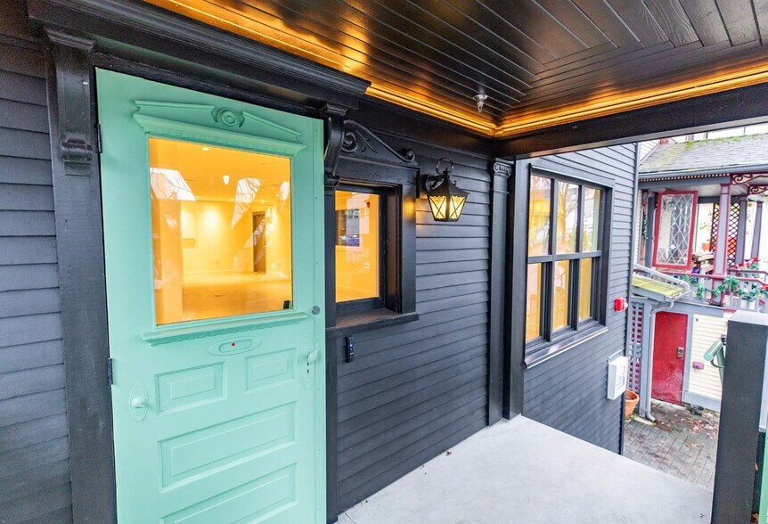 More Photos Of 2314 Ontario St, Vancouver Office For Sale