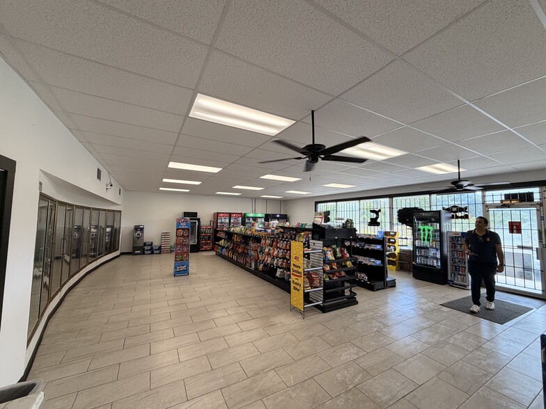 More Photos Of 1929 Clay St, Kissimmee Convenience Store For Lease
