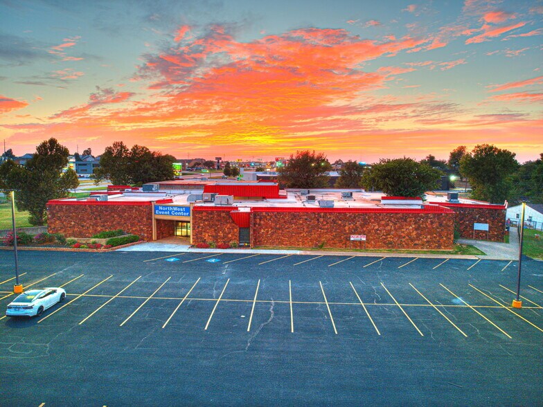 More Photos Of 6009 NW Expressway St, Oklahoma City Specialty For Sale