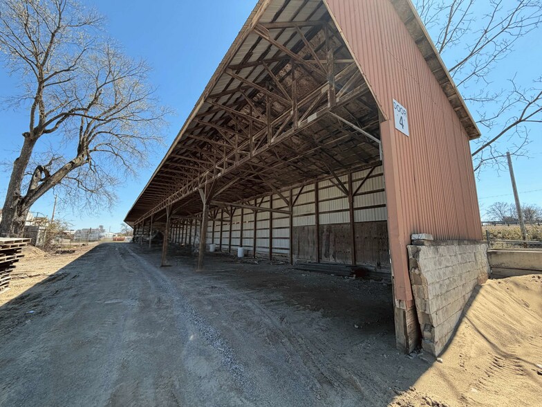 More Photos Of 130 N Cedar St, Newark Flex For Lease