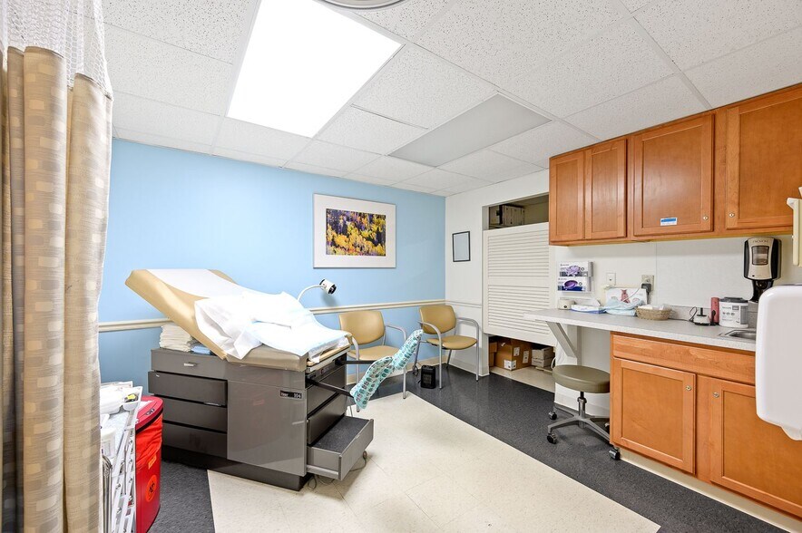 More Photos Of 71 E Hollister St, Cincinnati Medical For Lease