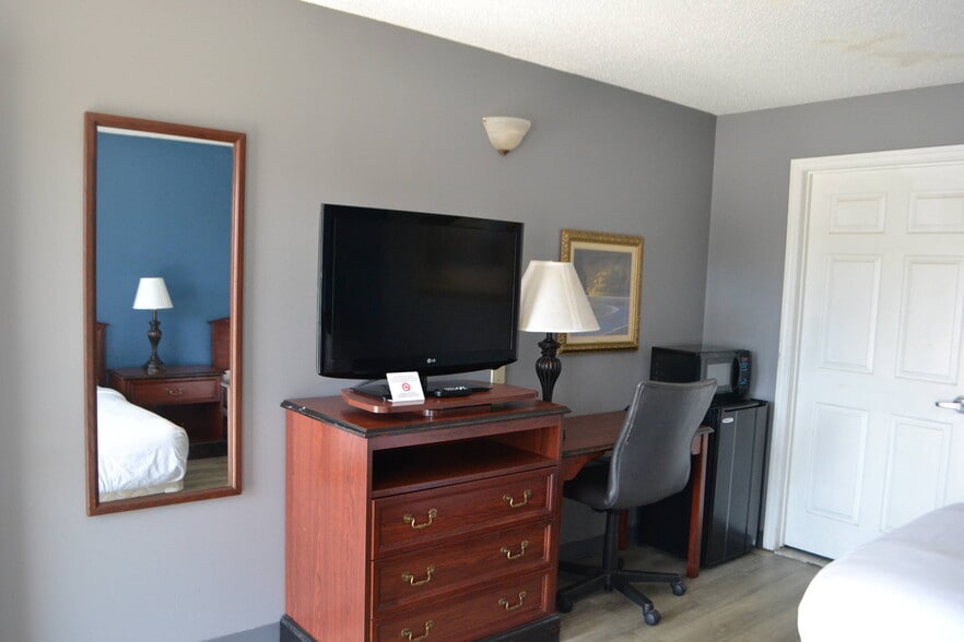 More Photos Of 100 PM Watson Dr, Dublin Hotel For Sale