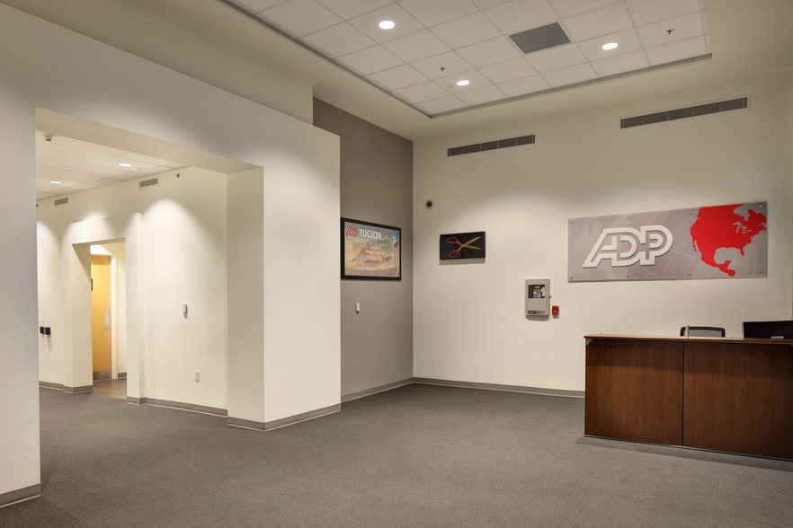 More Photos Of 5451 E Williams Blvd, Tucson Office For Sale