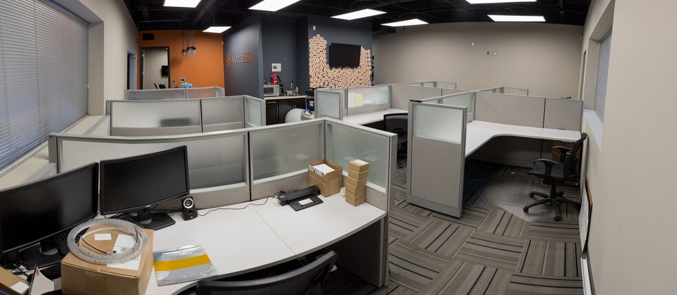 More Photos Of 3755 N Dunlap St, Arden Hills Light Manufacturing For Lease