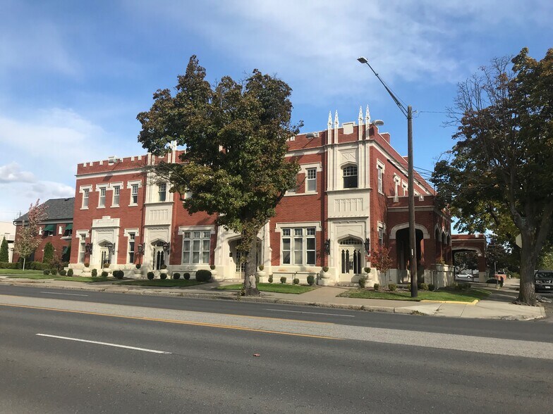 More Photos Of 1306 N Monroe St, Spokane Specialty For Sale