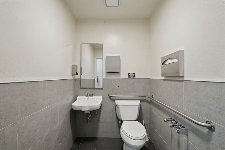 More Photos Of 301 Grand Ave, South San Francisco Office For Lease