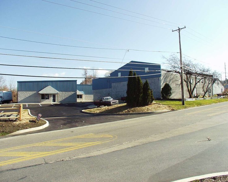 More Photos Of 249 Planebrook Rd, Malvern Showroom For Lease