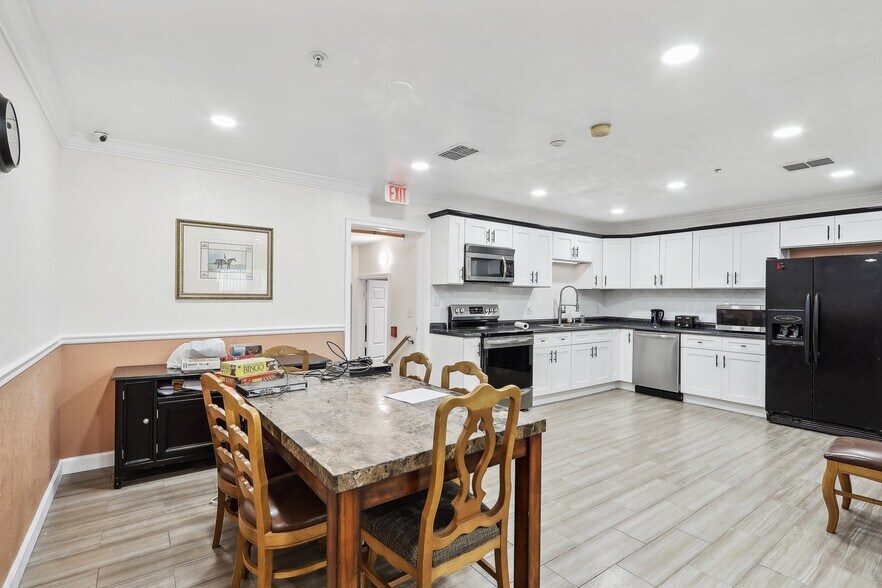 More Photos Of 201 Rosefield Ave, Leesburg Healthcare For Sale