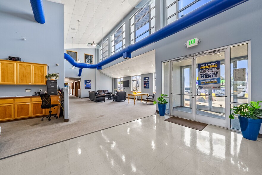 More Photos Of 1600 Coker Butte Rd, Medford Flex For Sale