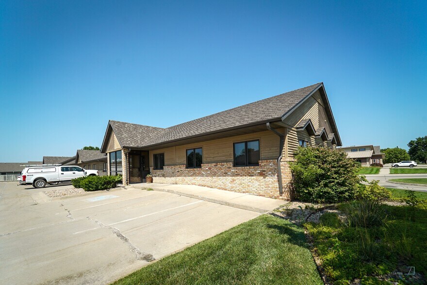 More Photos Of 3032 W Stolley Park Rd, Grand Island Office For Lease