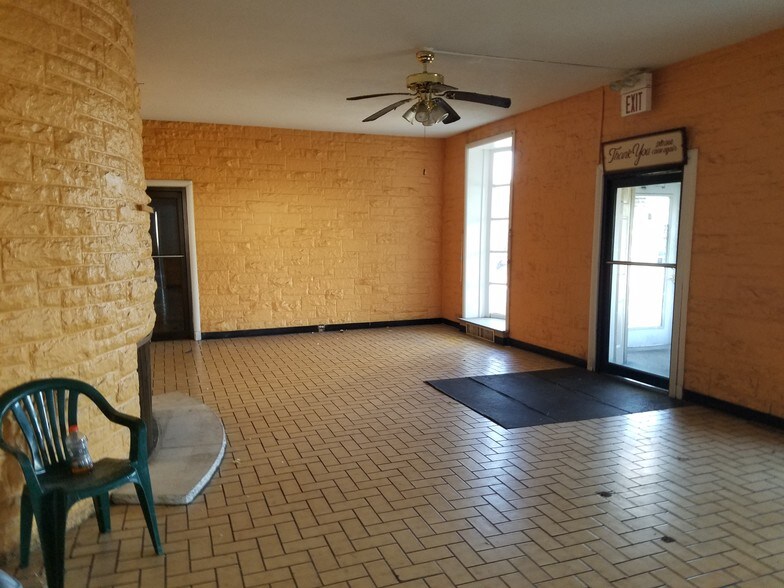 More Photos Of 23819 W Eames St, Channahon Restaurant For Sale