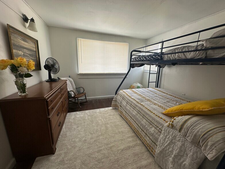More Photos Of 703 Park Ave, Lakeside Specialty For Sale