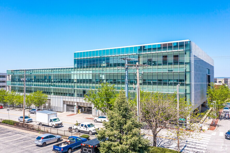 More Photos Of 300 Wyandotte St, Kansas City Office For Lease
