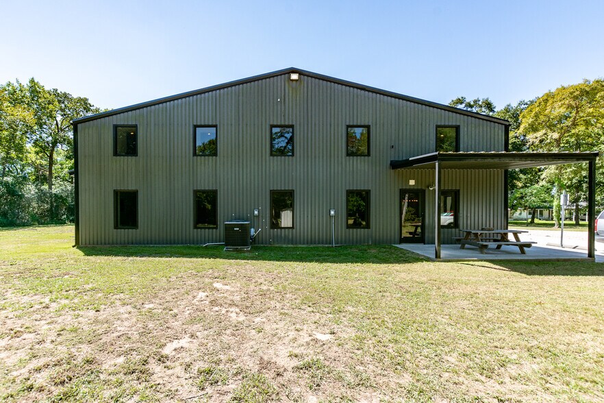 More Photos Of 12726 Moon Rd, Willis Loft Creative Space For Lease