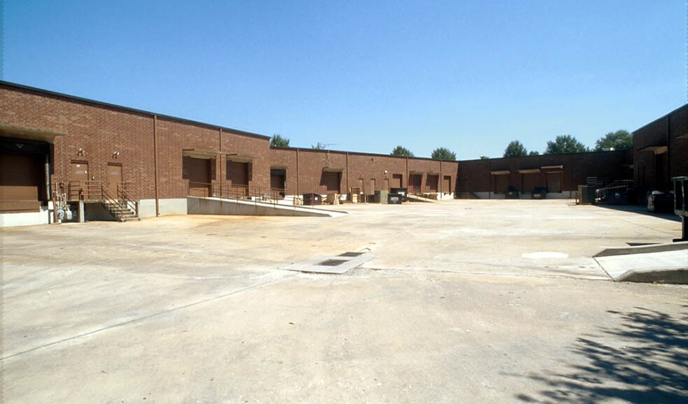 More Photos Of 5680 Oakbrook Pky, Norcross Warehouse For Lease