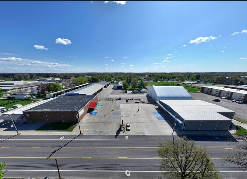 More Photos Of 418 N Michigan Ave, Edgerton Freestanding For Sale