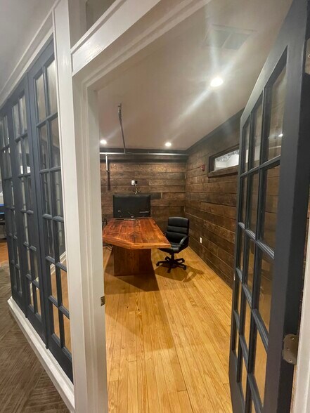 More Photos Of 120 N Laurens St, Greenville Office For Lease