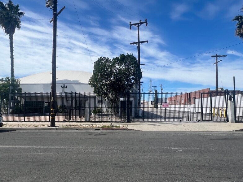 More Photos Of 7333 Radford Ave, North Hollywood Warehouse For Sale