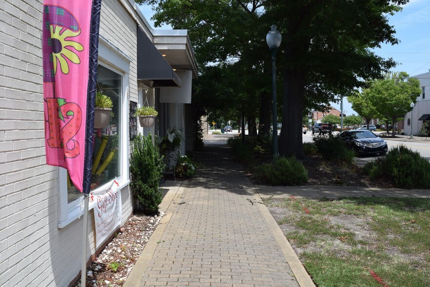 More Photos Of 97 Main St, Newport News Freestanding For Lease