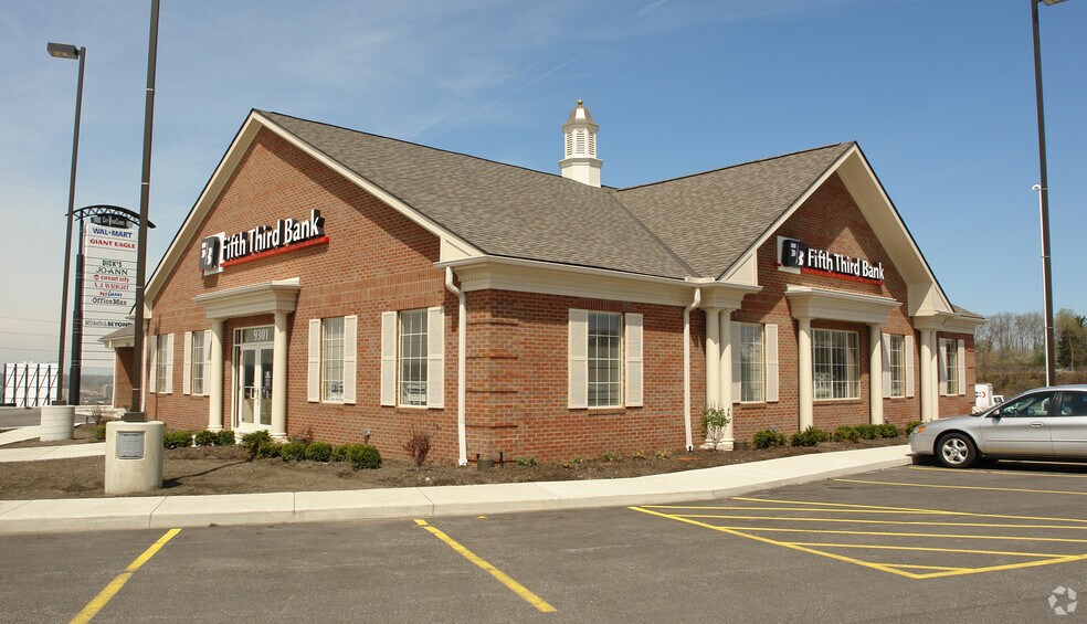 More Photos Of 9301 Vista Way, Cleveland Bank For Lease