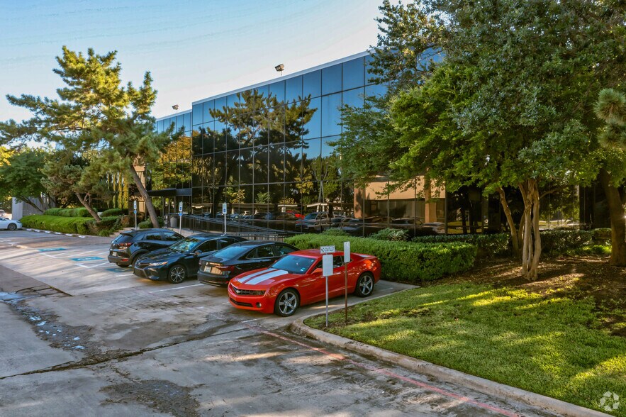 More Photos Of 1345 River Bend Dr, Dallas Office For Lease