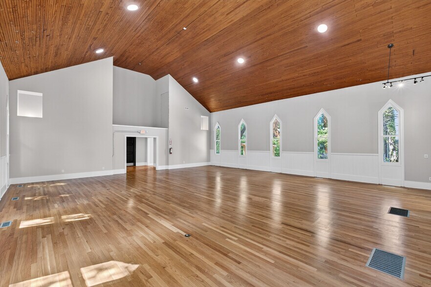 More Photos Of 208 St Marys St, Raleigh Loft Creative Space For Sale