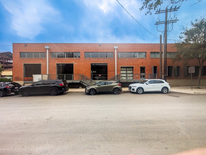 Primary Photo Of 203 E Jones Ave, San Antonio Office For Lease
