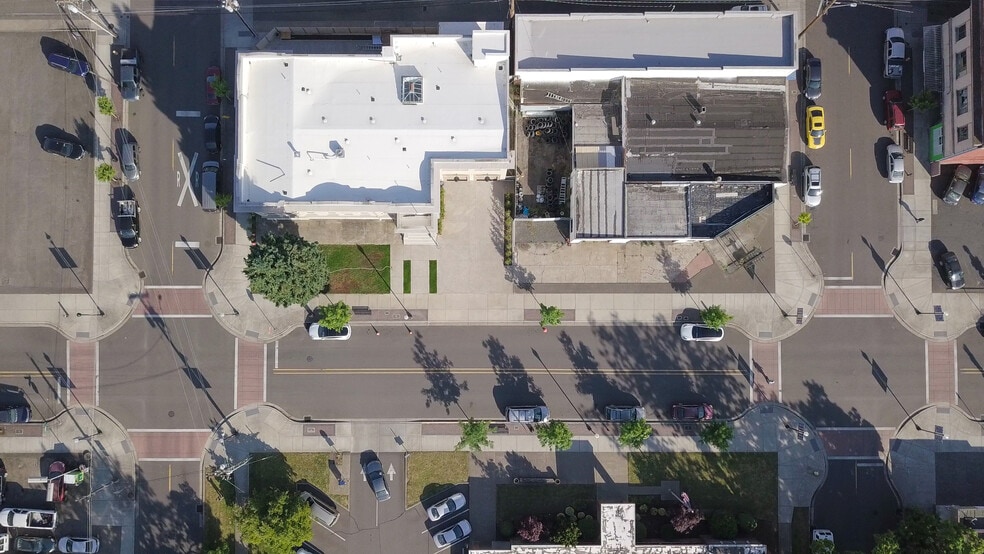 More Photos Of 550 N 1st St, Woodburn Office For Sale