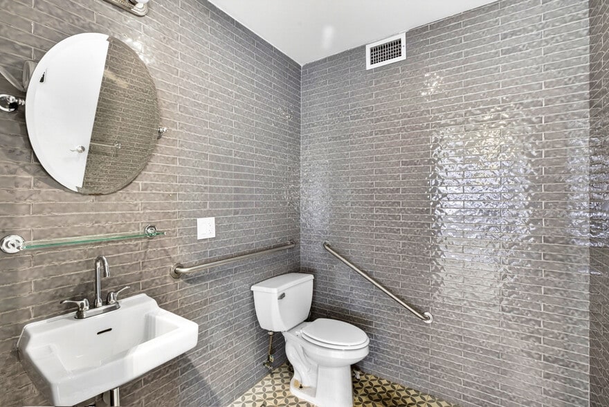 More Photos Of 178-02 Jamaica Ave, Jamaica Storefront Retail Office For Lease