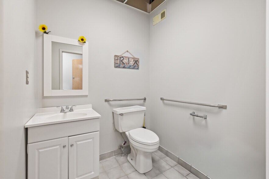 More Photos Of 80 Red Schoolhouse Rd, Chestnut Ridge Office For Lease