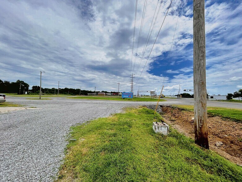 More Photos Of 120 W Peak Blvd, Muskogee Freestanding For Sale