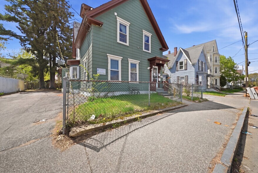 More Photos Of 266 Douglas St, Manchester Multifamily For Sale