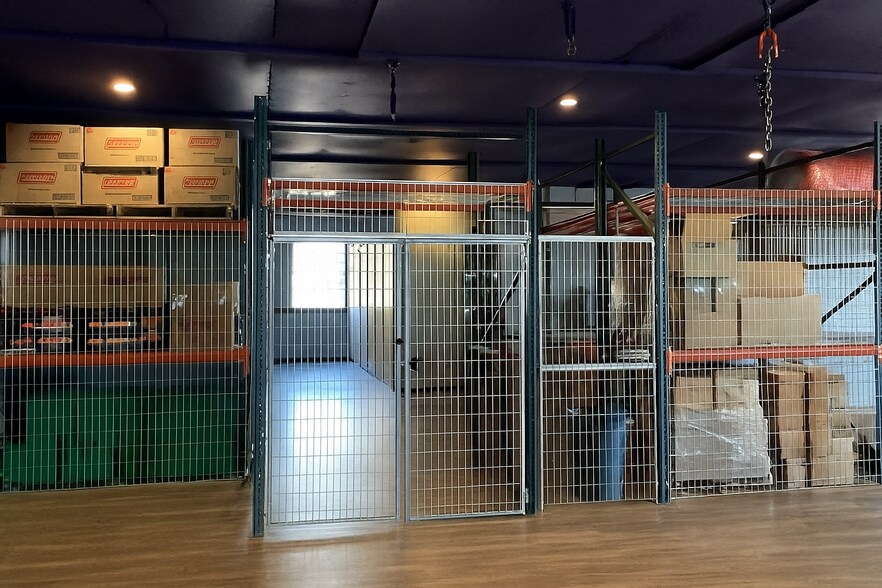 More Photos Of 50 N Northern Way, York Storefront Retail Office For Lease